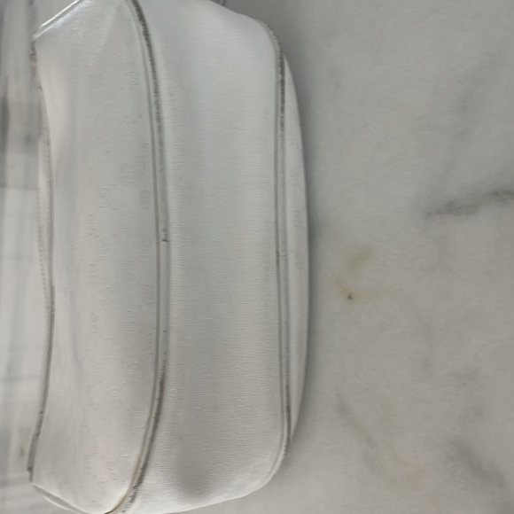 VINTAGE GUCCI MICRO GG WHITE ZIP SADDLE HANDBAG - Picture 14 of 14